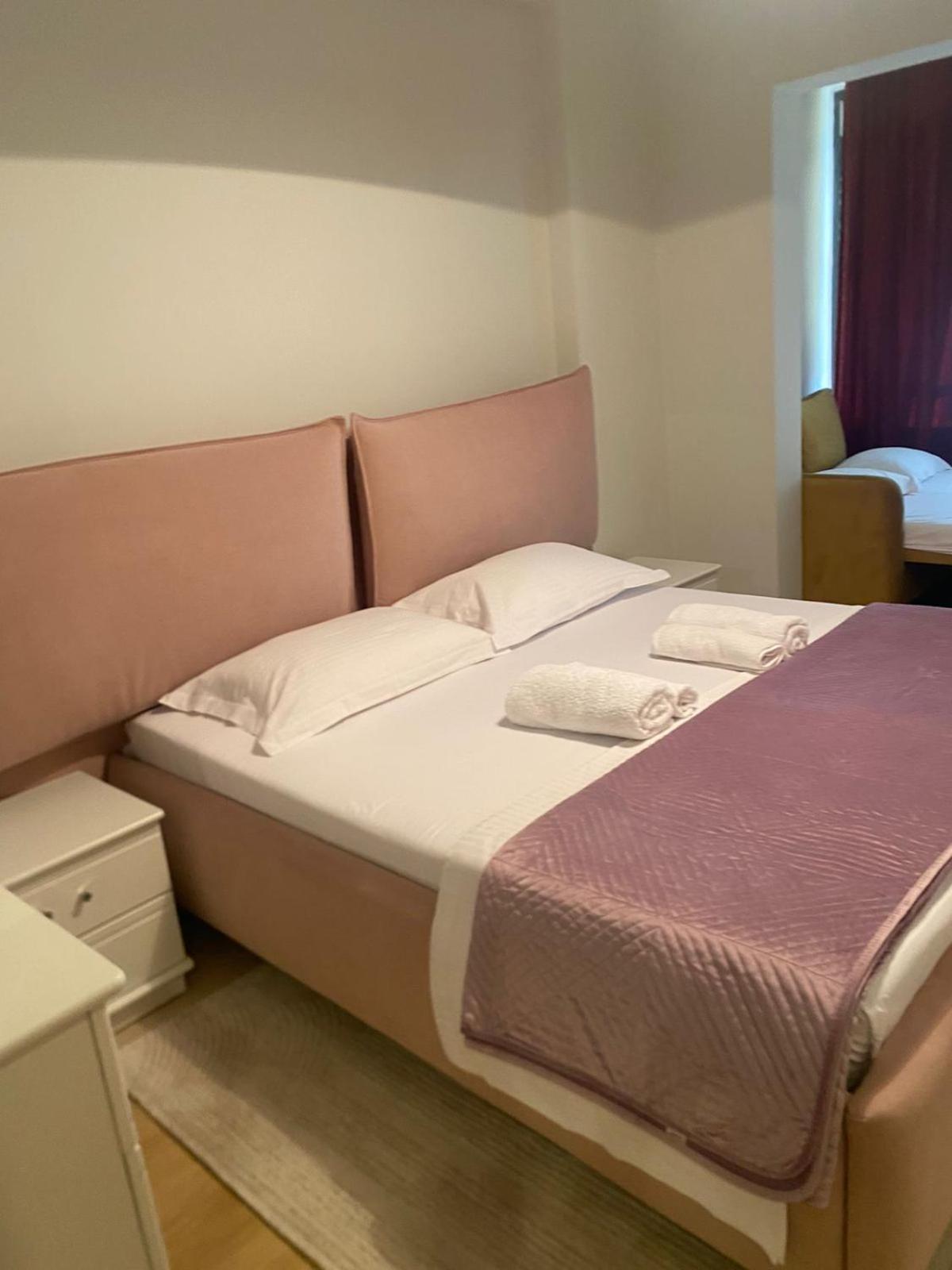 Mina Apartment Tirana Esterno foto