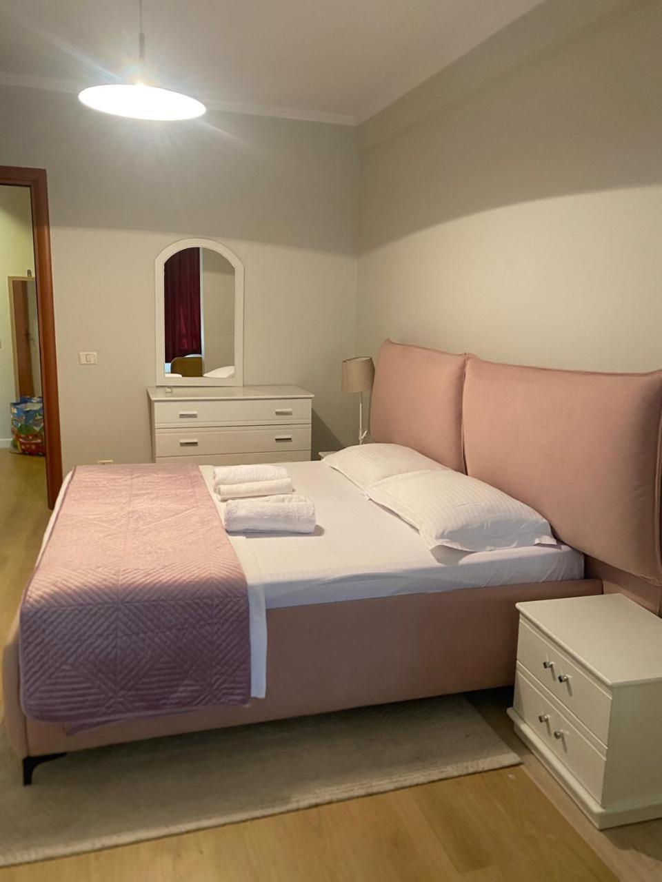 Mina Apartment Tirana Esterno foto